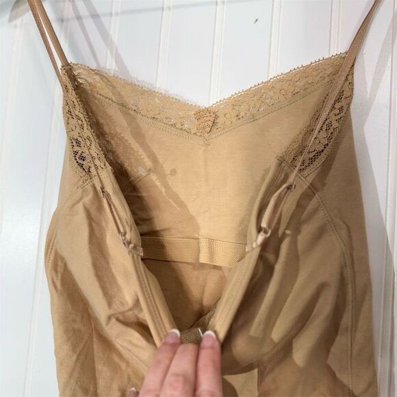 NWOT 2000s American Eagle Lace Trim Nude Cami w/ Built-In Bra M Y2K Dead Stock - Picture 8 of 8